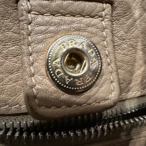 Prada Vitello Daino Side Pocket Zip Large Hobo/Authentic - Picture 8 of 13